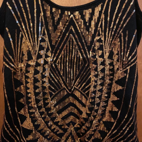 ❤️Black and Gold Sequin Top - Picture 2 of 4